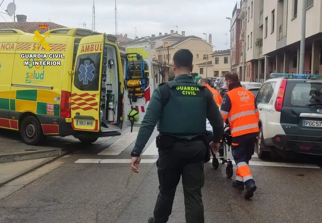 Una mujer de Utebo es auxiliada por la Guardia Civil en pleno parto. / GUARDIA CIVIL