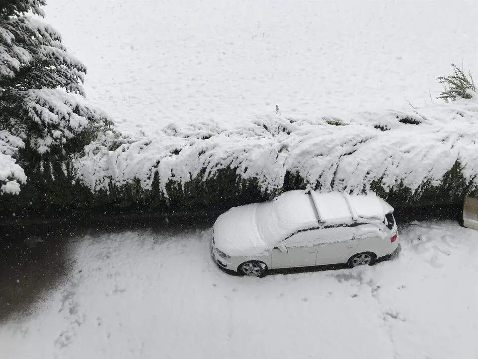 Archivo - Coche con nieve ./ E.P