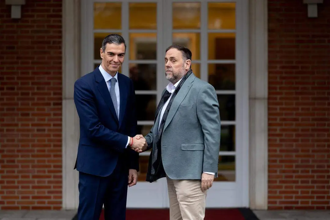 El presidente del Gobierno, Pedro S&aacute;nchez, recibe al presidente de Esquerra Republicana de Catalunya (ERC), Oriol Junqueras, en el Palacio de la Moncloa, a 8 de enero de 2026 ./ Eduardo Parra - Europa Press