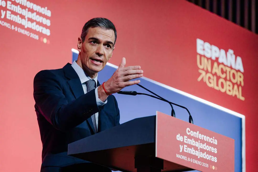 El presidente del Gobierno, Pedro S&aacute;nchez, durante la Conferencia de Embajadores y Embajadoras de Espa&ntilde;a acreditados en el exterior, en el Ministerio de Asuntos Exteriores, Uni&oacute;n Europea y Cooperaci&oacute;n, a 8 de enero de 2026, en Madrid (Espa&ntilde;a) ./ Carlos Luj&aacute;n - Europa Press