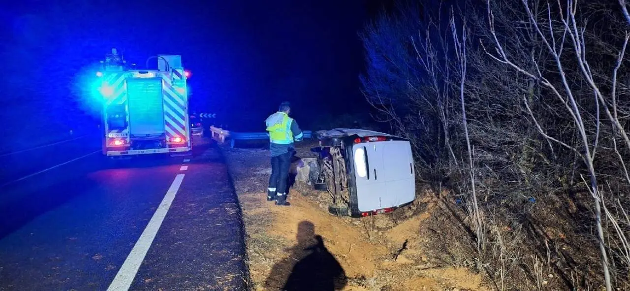 Furgoneta en la que viajaba la v&iacute;ctima, vecino de Cella de 55 a&ntilde;os. / GUARDIA CIVIL