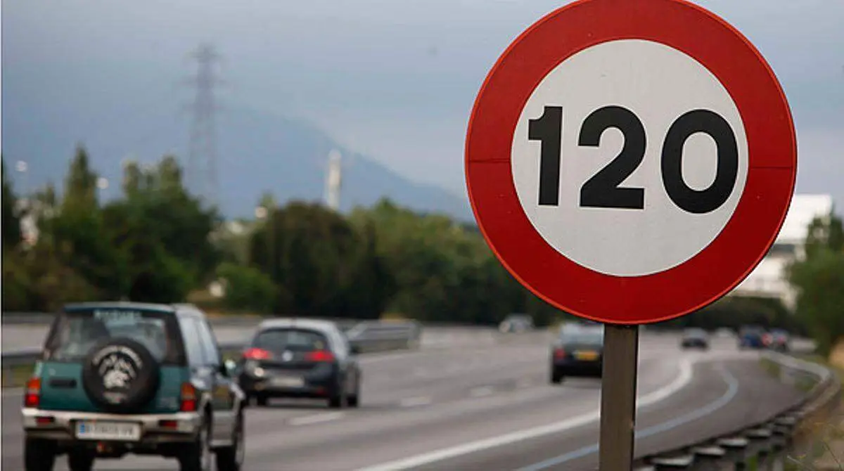 L&iacute;mite de velocidad de 120 km/h en autopista