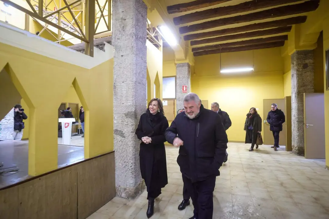 El arzobispo de Zaragoza y la alcaldesa en la sede del futuro Museo de la Semana Santa. /AZ