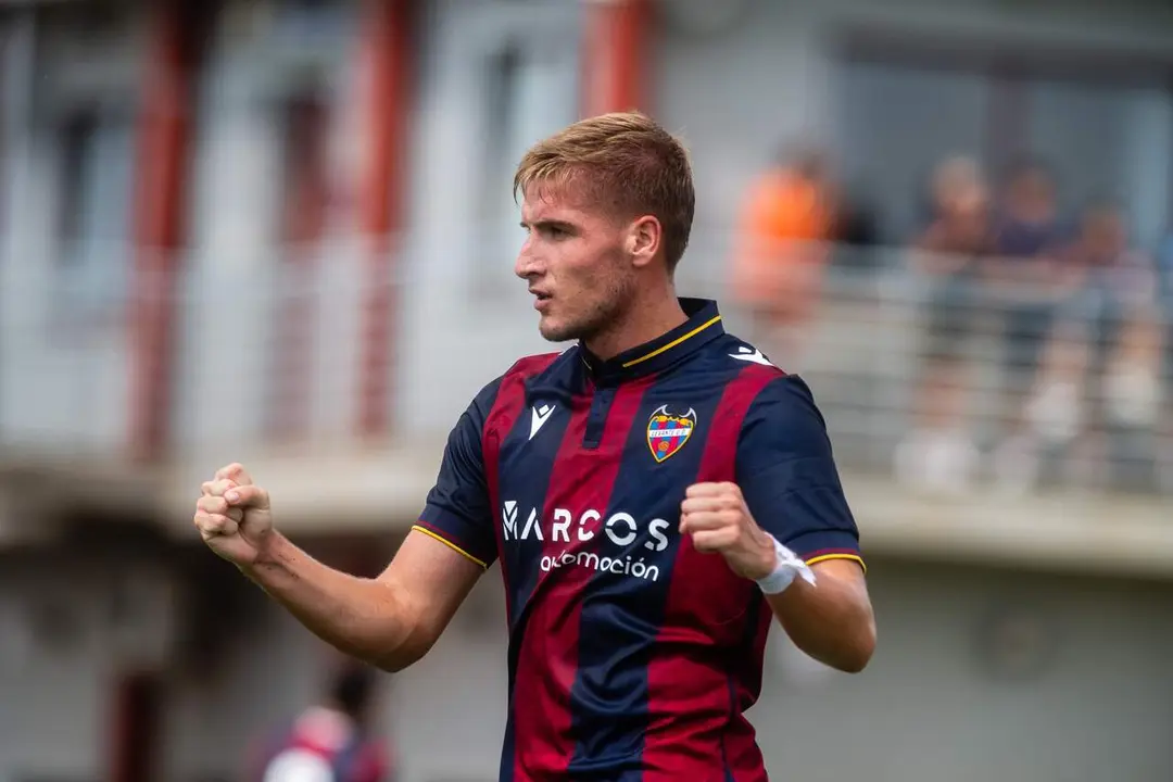 &Aacute;lex Cantero en el Levante / LUD