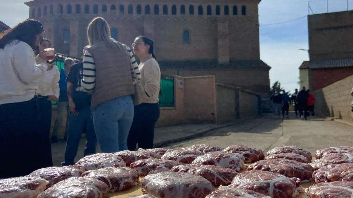 Los fardeles son un embutido t&iacute;pico de algunas zonas de Arag&oacute;n hecho a base de h&iacute;gado y magro de cerdo, especias y ajo. / AYTO. MAINAR