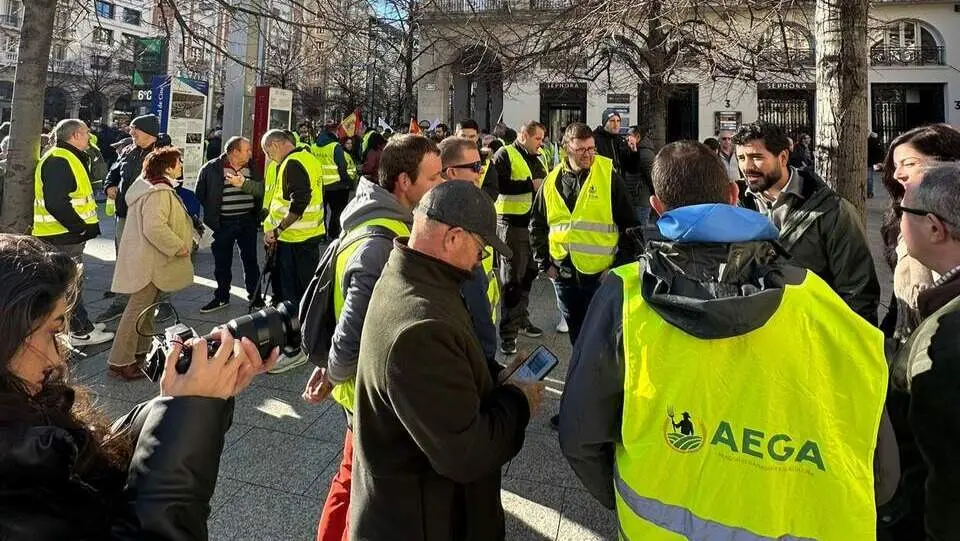 Agricultores en la plaza de Espa&ntilde;a. /HA