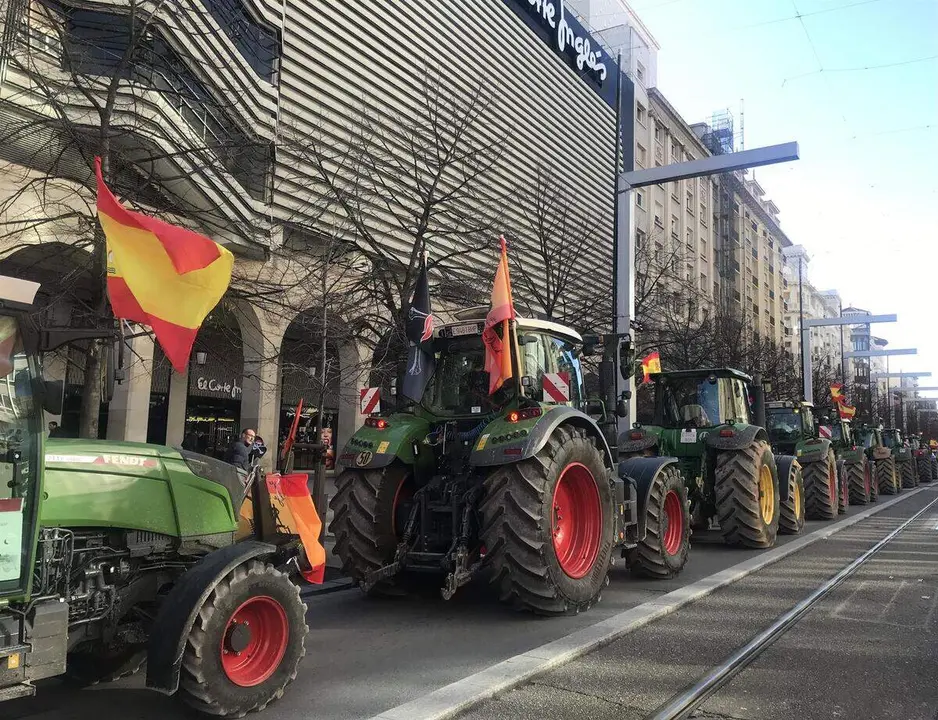 Manifestacion de agricultores y ganaderos aragoneses por el centro de Zaragoza en contra del acuerdo UE-Mercosur ./ Europa Press