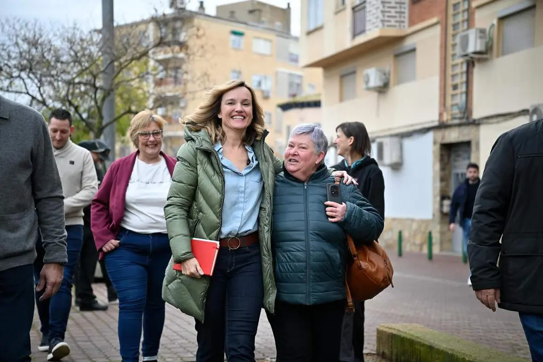 Pilar Alegr&iacute;a, durante un paseo electoral por el municipio de Utebo / Marcos Cebri&aacute;n