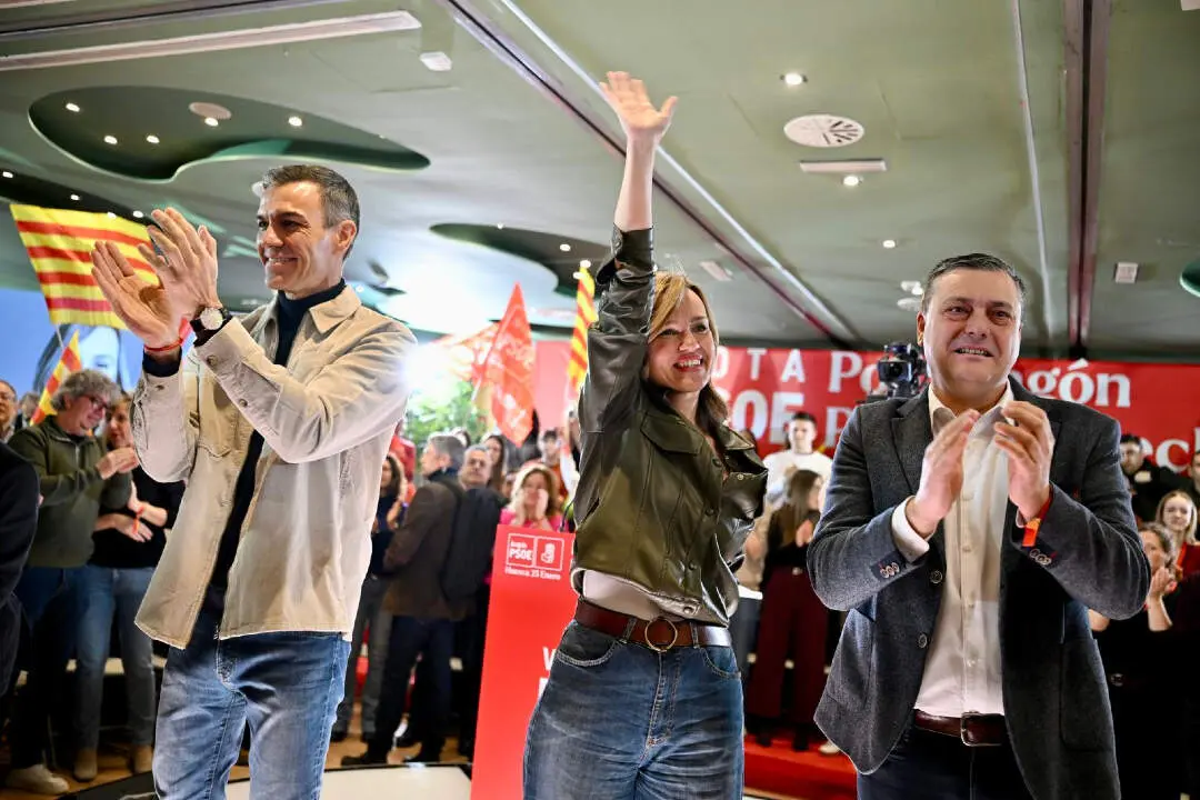 El presidente del Gobierno Pedro S&aacute;nchez, junto a Pilar Alegr&iacute;a y Fernando Sab&eacute;s / Marcos Cebri&aacute;n