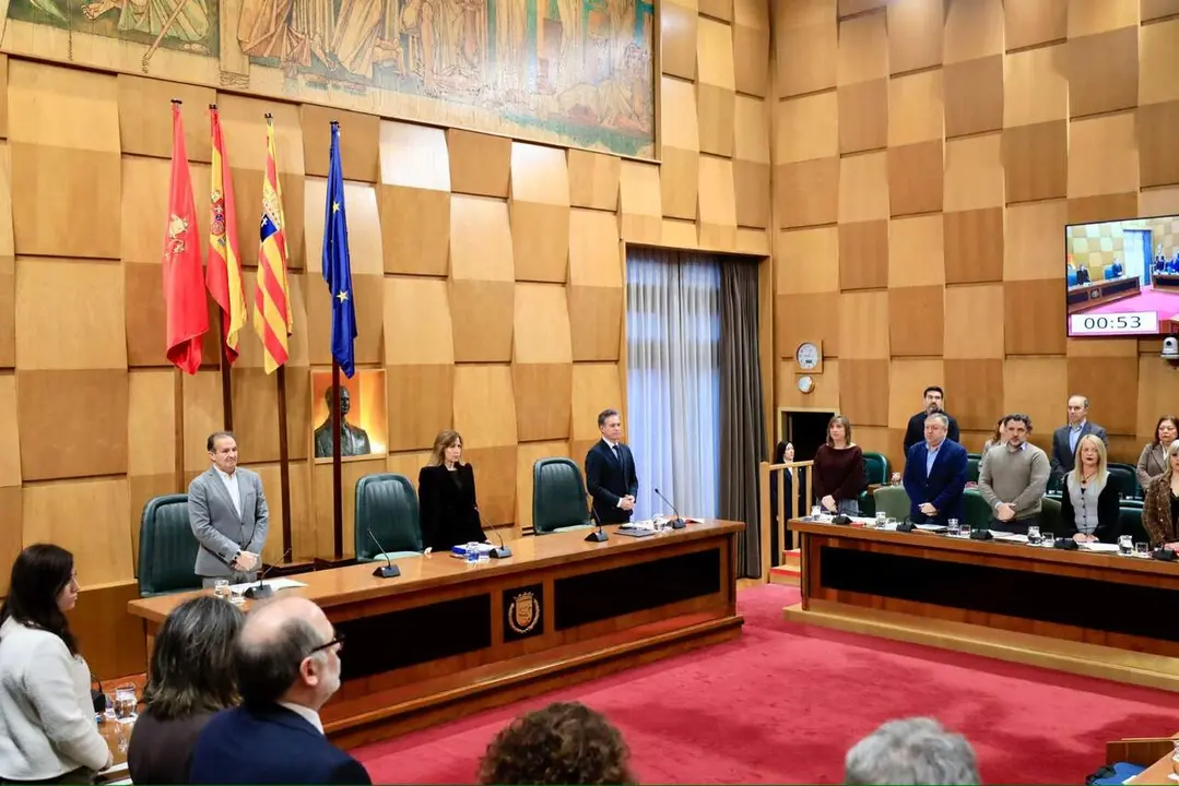 Minuto de silencio en el Ayuntamiento de Zaragoza. /AZ