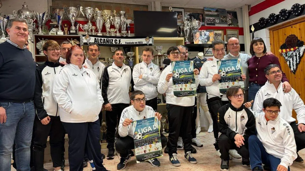 Integrantes del equipo de f&uacute;tbol del Alca&ntilde;iz CF DI. / AYTO ALCA&Ntilde;IZ