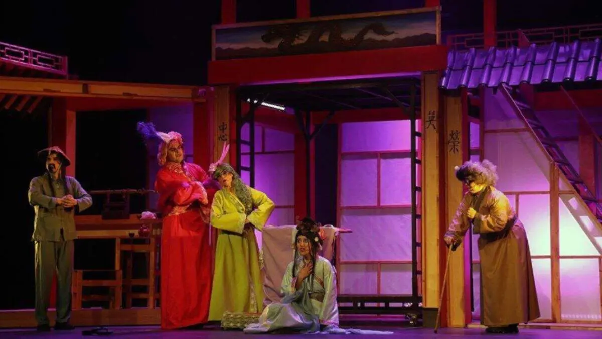 Una de las escenas del musical de Mulan, de la compa&ntilde;&iacute;a de Row. / TEATRO DE LAS ESQUINAS