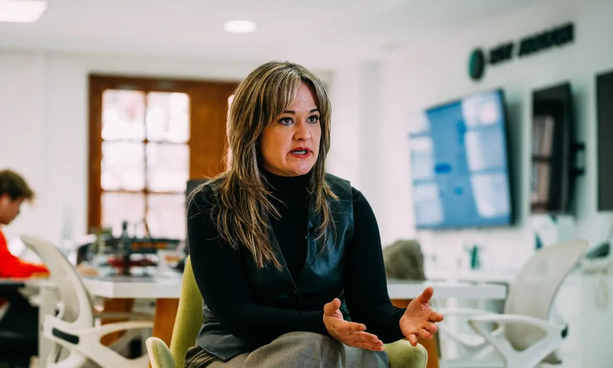 La candidato de Podemos, Mar&iacute;a Goikoetxea, durante la entrevista en la redacci&oacute;n de HOY ARAG&Oacute;N / &Aacute;lvaro Calvo