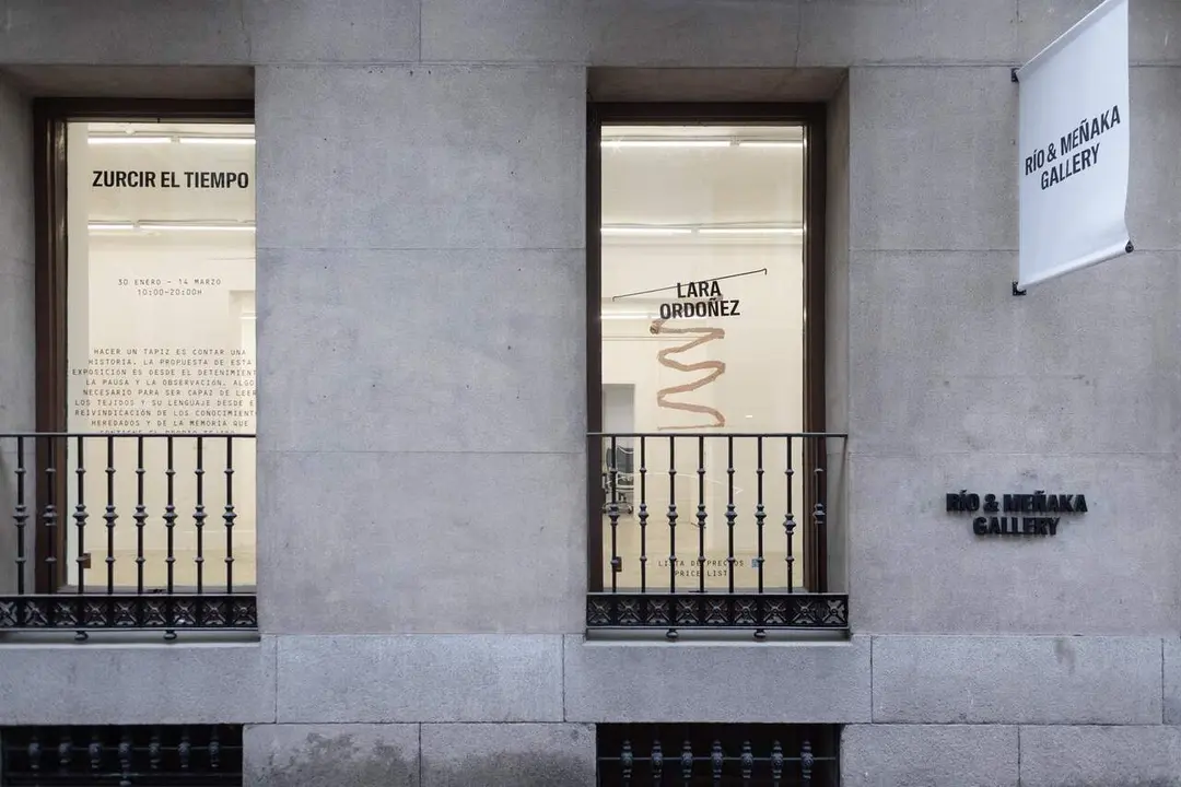 Fachada de la galer&iacute;a de arte &lsquo;R&iacute;o & Me&ntilde;aka&rsquo; durante la huelga que afecta a las galer&iacute;as de arte en Espa&ntilde;a, a 2 de febrero de 2026, en madrid (Espa&ntilde;a). Con el lema &lsquo;Puertas Cerradas al 21%&rsquo; las galer&iacute;as de arte espa&ntilde;olas protestan desde el 2 de febrero. / EP