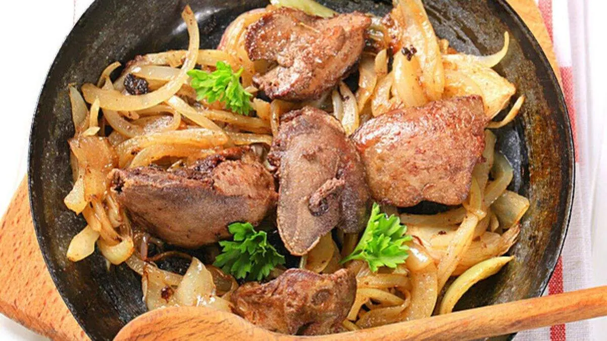 Ri&ntilde;ones, un alimento de casquer&iacute;a con siglos de historia, que hoy los chefs elaboran como plato gourmet.