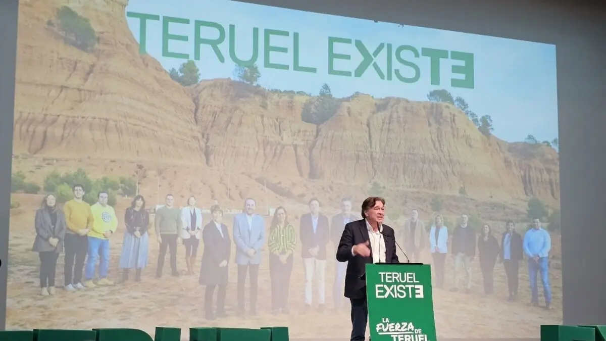 El candidato a la Presidencia de Arag&oacute;n, Tom&aacute;s Guitarte, en el mitin de cierre de campa&ntilde;a de Teruel Existe celebrado este viernes en Teruel ./ Teruel Existe