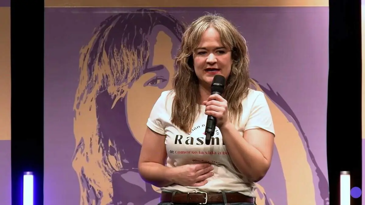 La candidata de Podemos a la Presidencia de Arag&oacute;n, Mar&iacute;a Goikoetxea, en el acto de final de campa&ntilde;a ./ E.P