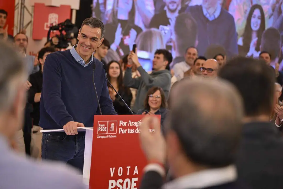 El secretario general del PSOE y presidente del Gobierno, Pedro S&aacute;nchez, interviene en el acto de cierre de campa&ntilde;a, a 6 de febrero de 2026, en Zaragoza, Arag&oacute;n (Espa&ntilde;a). Los comicios se celebran el pr&oacute;ximo domingo 8 de febrero ./ Marcos Cebri&aacute;n - Europa Press