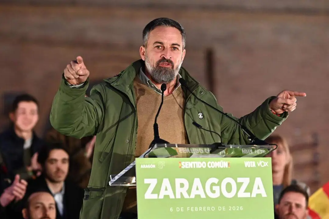 El presidente de Vox, Santiago Abascal, clausura el acto de fin de campa&ntilde;a de Vox, a 6 de febrero de 2026, en Zaragoza, Arag&oacute;n (Espa&ntilde;a). Los comicios se celebran el pr&oacute;ximo domingo 8 de febrero ./ Ram&oacute;n Comet - Europa Press