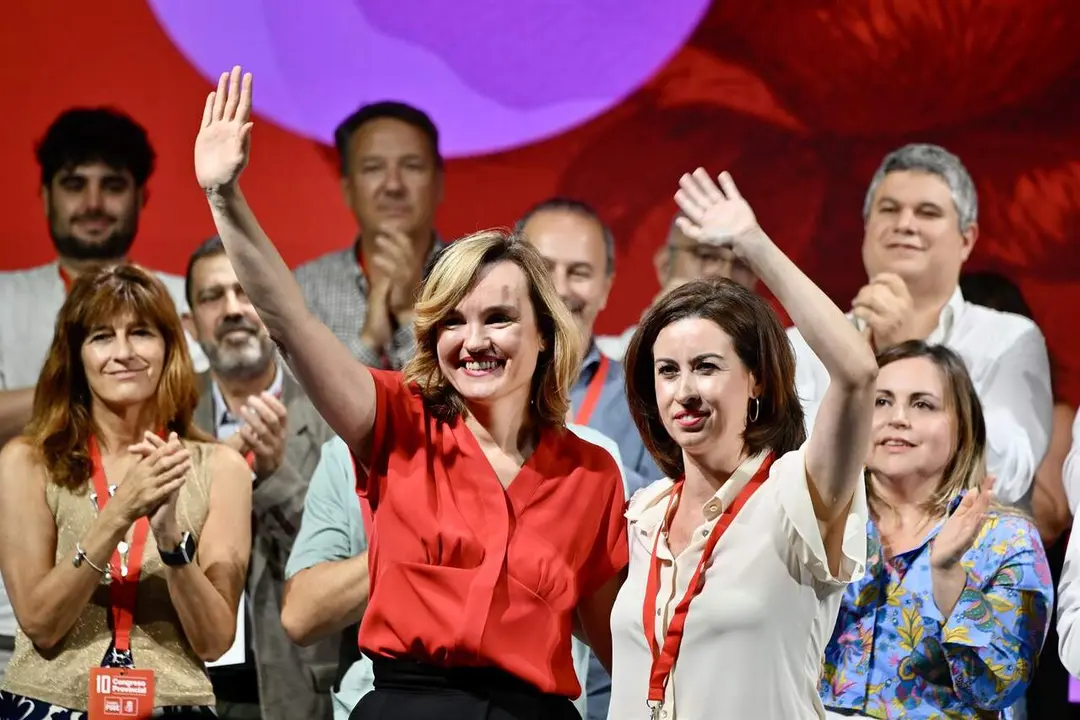 Archivo - La ministra de Educaci&oacute;n, Formaci&oacute;n Profesional y Deportes y secretaria general del PSOE de Arag&oacute;n, Pilar Alegr&iacute;a (i), y la secretaria general del PSOE de Zaragoza, Teresa Ladrero (d), durante la clausura del 10&ordm; Congreso Provincial del PSOE Zaragoza
- Marcos Cebri&aacute;n - Europa Press
