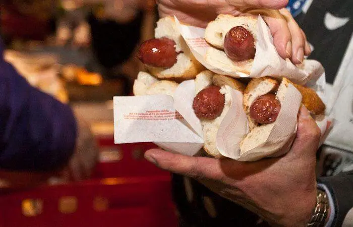 Bocadillos de longaniza gratis por el Jueves Lardero