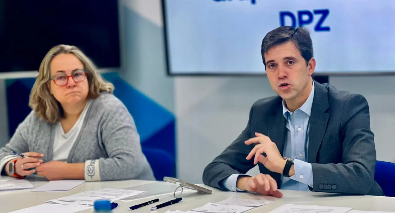 El presidente del PP de Zaragoza, Ram&oacute;n Celma (dcha) / PP