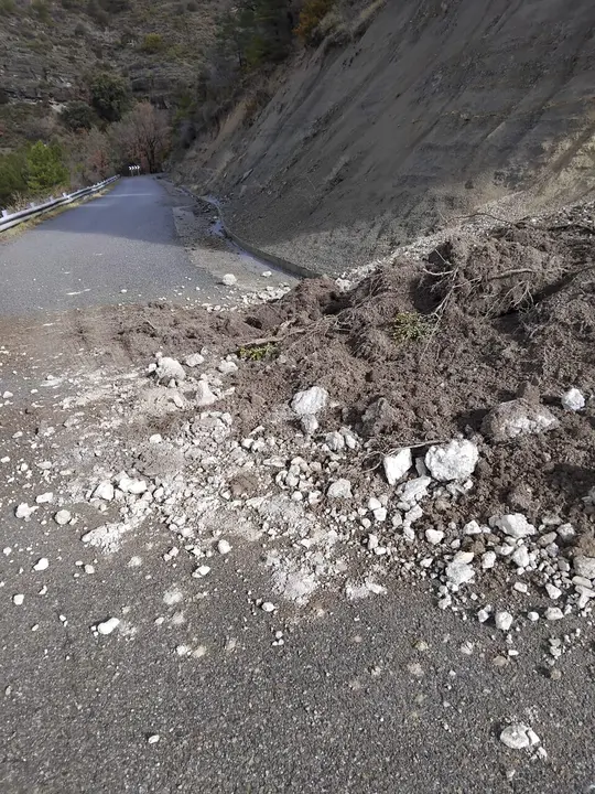 Desprendimiento en la carretera de Santa María de Buil y Sarratillo