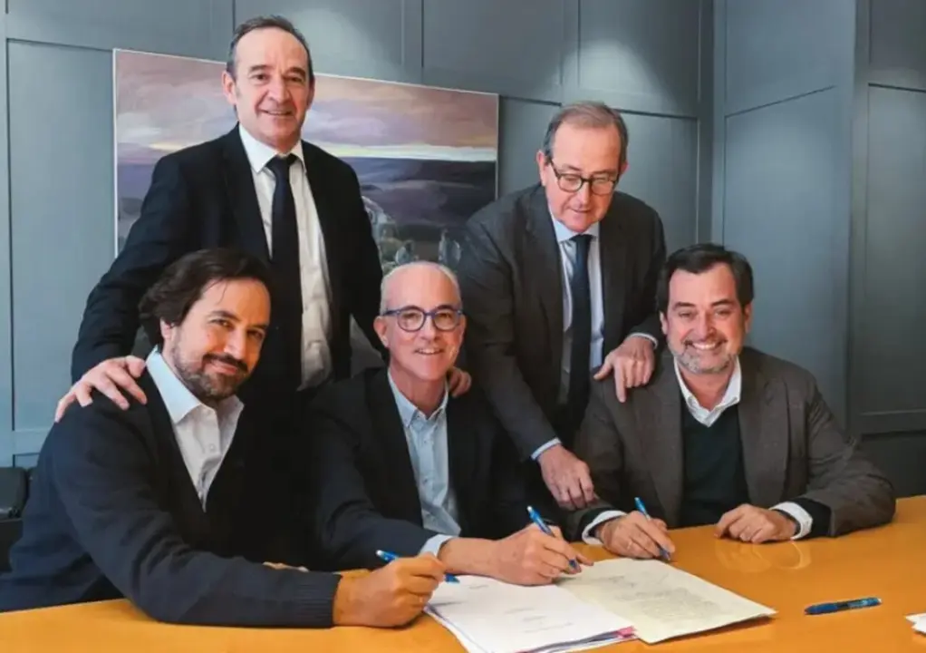 Firma de la conversi&oacute;n en acciones del cr&eacute;dito participativo otorgado por Costa y Arqa / SDH
