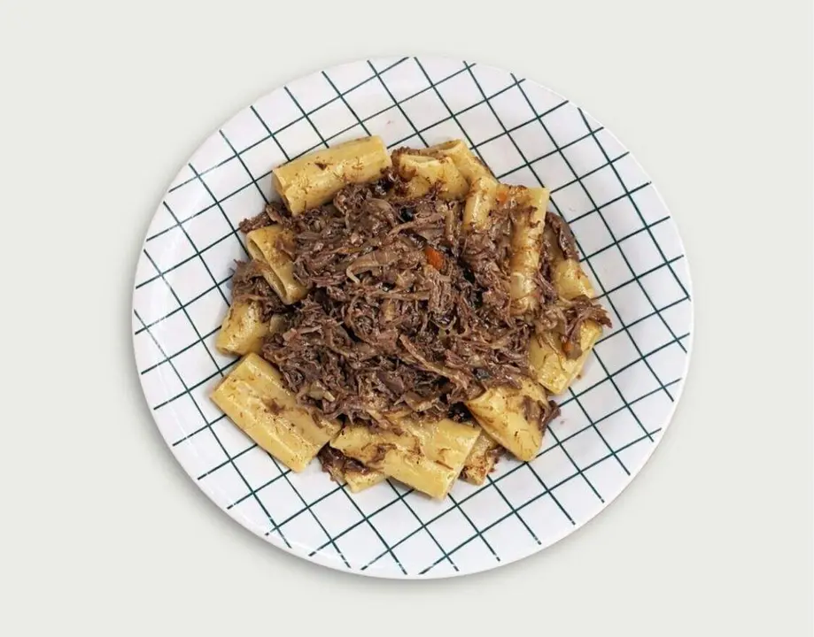 Plato de pasta Rag&uacute; Genovese ./ Ragazzo Pasta