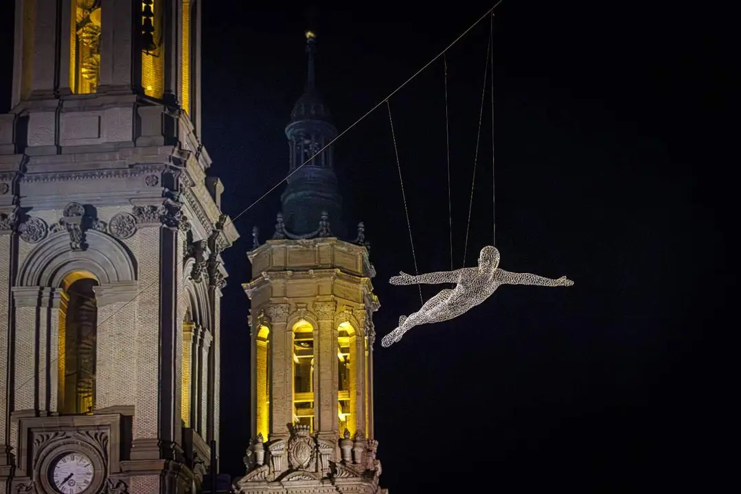 Una de las intervenciones de Zaragoza Luce en la plaza del Pilar. /AZ