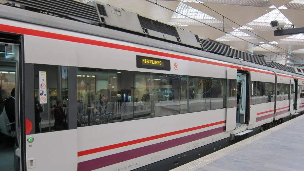 Tren de Cercan&iacute;as de Zaragoza. / EUROPA PRESS