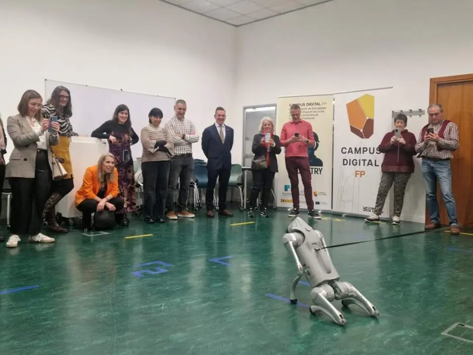 En la imagen, uno de los Dogbots del proyecto coordinado por el Campus Digital para su aplicaci&oacute;n en el sector sociosanitario. / GOBIERNO DE ARAG&Oacute;N