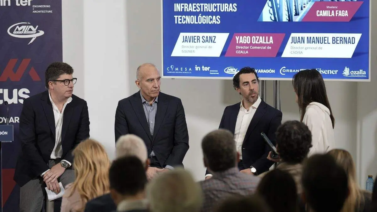 De izda- a dcha., Juan Manuel Bernad (CADISA), Javier Sanz (SISENER), y Yago Ozalla (OZALLA). / &Aacute;LVARO CALVO
