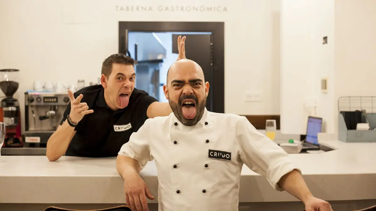 Parte del equipo de Crudo ./ Crudo Zaragoza