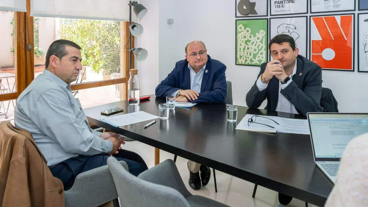 De izquierda a derecha, Roberto Cabistany (Fay&oacute;n), Ezequiel Marco (Biota) y Miguel &Aacute;ngel Estevan (Alca&ntilde;iz). / &Aacute;LVARO CALVO
