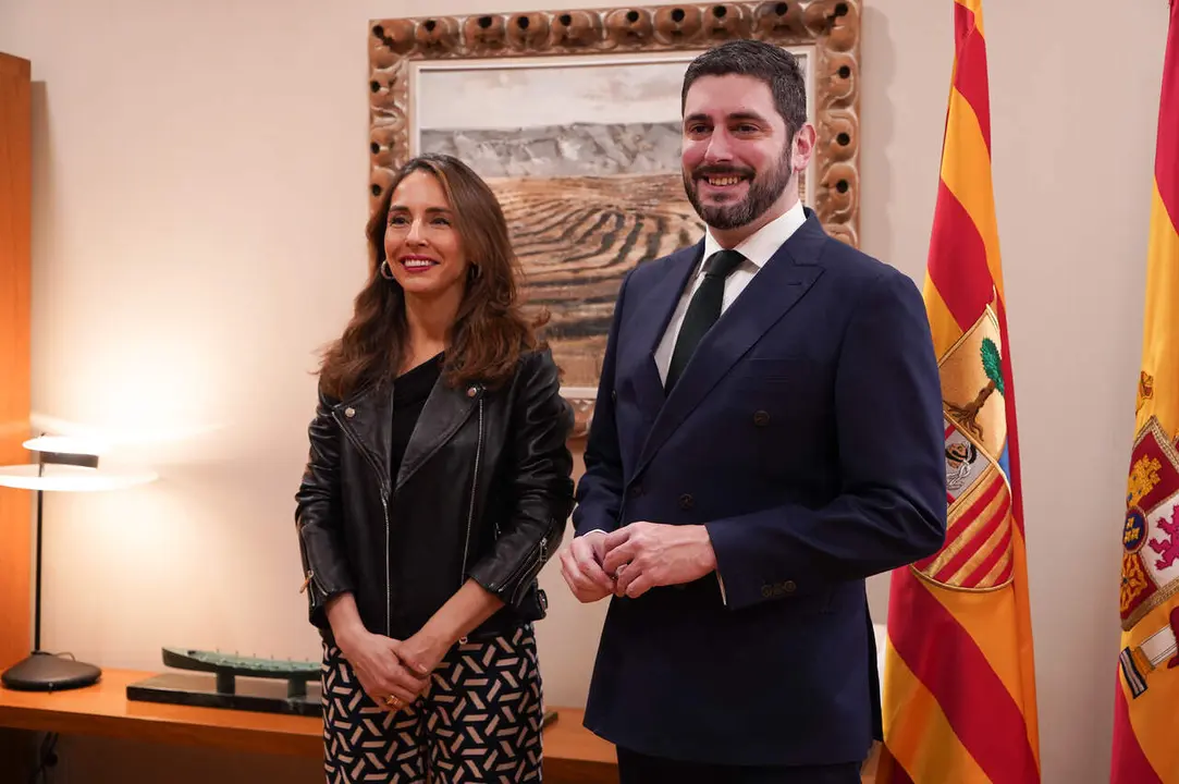 Alejandro Nolasco, portavoz y l&iacute;der de Vox en Arag&oacute;n, junto a la presidenta de las Cortes auton&oacute;micas, Mar&iacute;a Navarro / CA