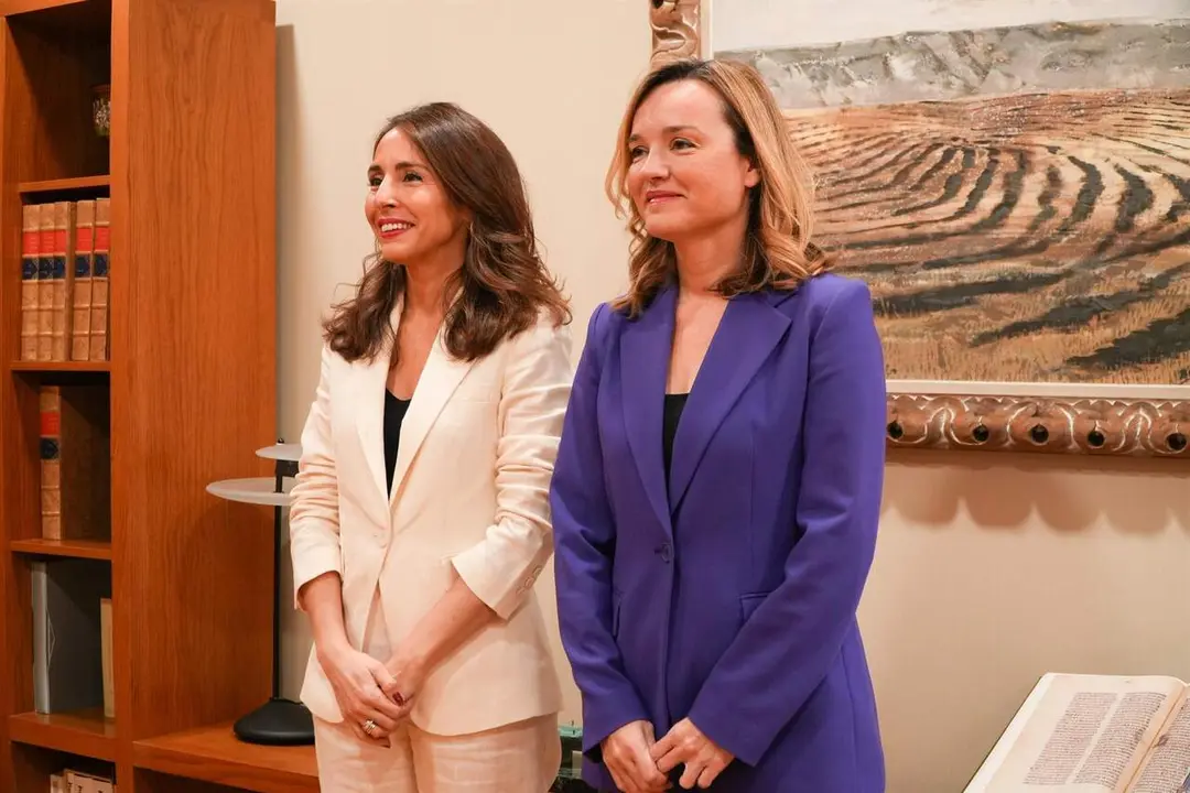 Pilar Alegr&iacute;a, la portavoz del PSOE en Arag&oacute;n, junto a la presidenta de las Cortes de Arag&oacute;n, Mar&iacute;a Navarro / CA