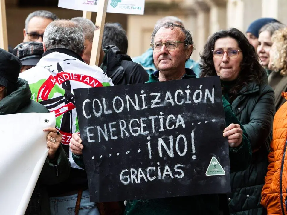 Concentraci&oacute;n en Teruel contra un parque e&oacute;lico. (Europa Press/Javier Escriche)