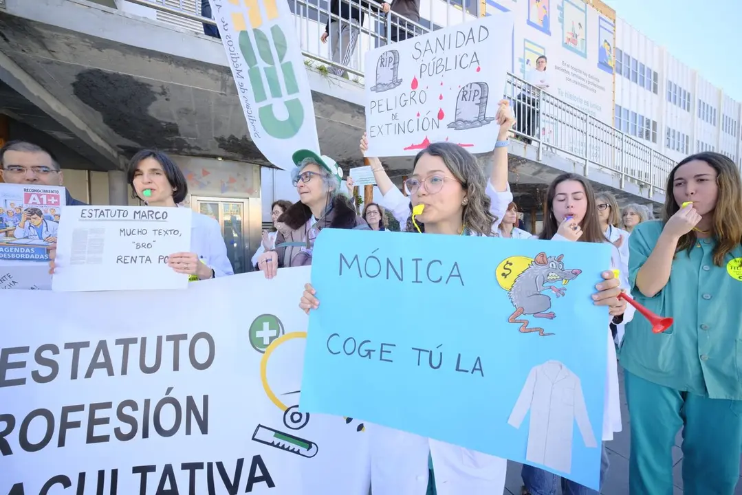Concentraci&oacute;n m&eacute;dicos hospital Miguel Servet. / Johanna Aznar