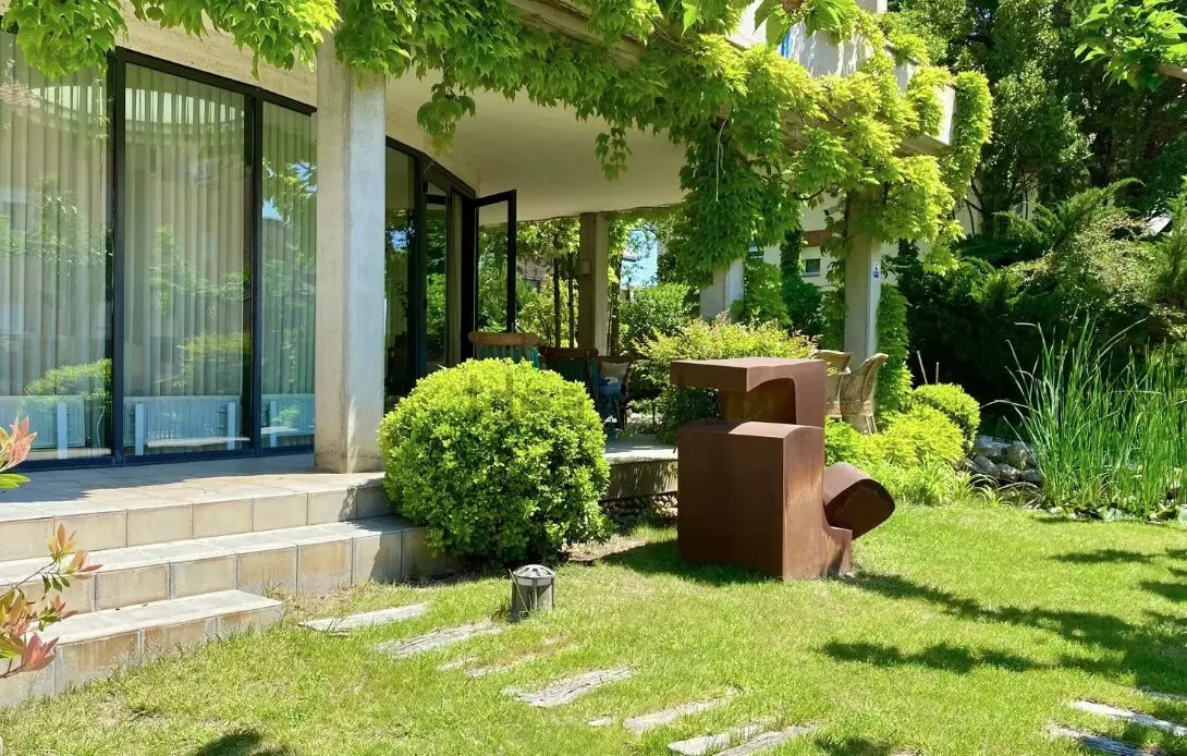 Chalet en venta en Avenida de la Ilustraci&oacute;n, Montecanal. /Idealista