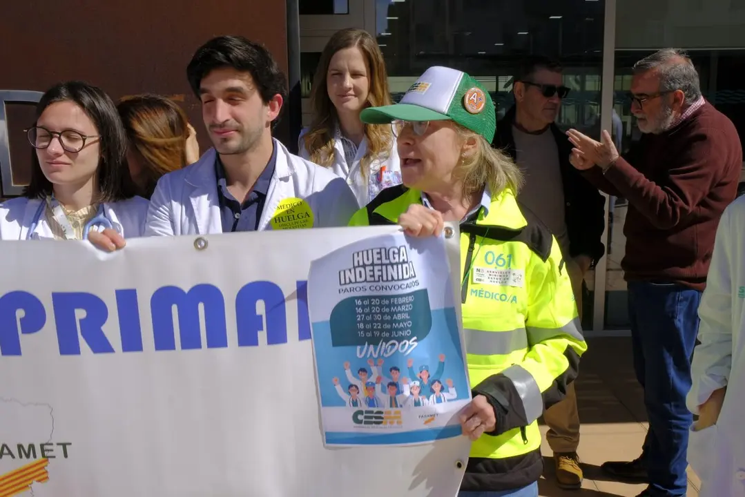 Concentraci&oacute;n m&eacute;dicos centro salud Valdespartera. / Johanna Aznar