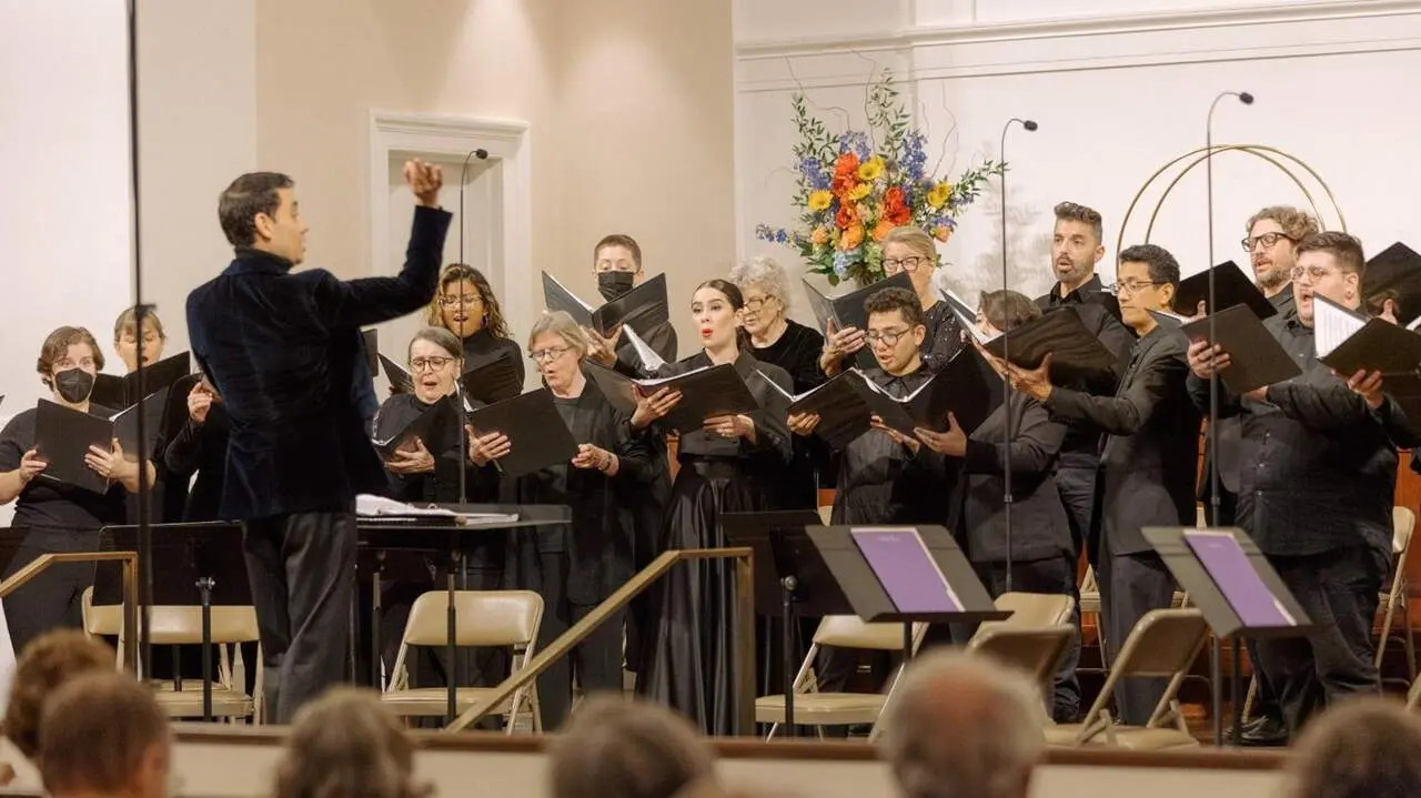 El p&uacute;blico aragon&eacute;s podr&aacute; disfrutar este mi&eacute;rcoles del el coro estadounidense Musica Viva NY bajo la direcci&oacute;n musical de Alejandro Hern&aacute;ndez-Valdez. / ALEJANDRO IBARRA