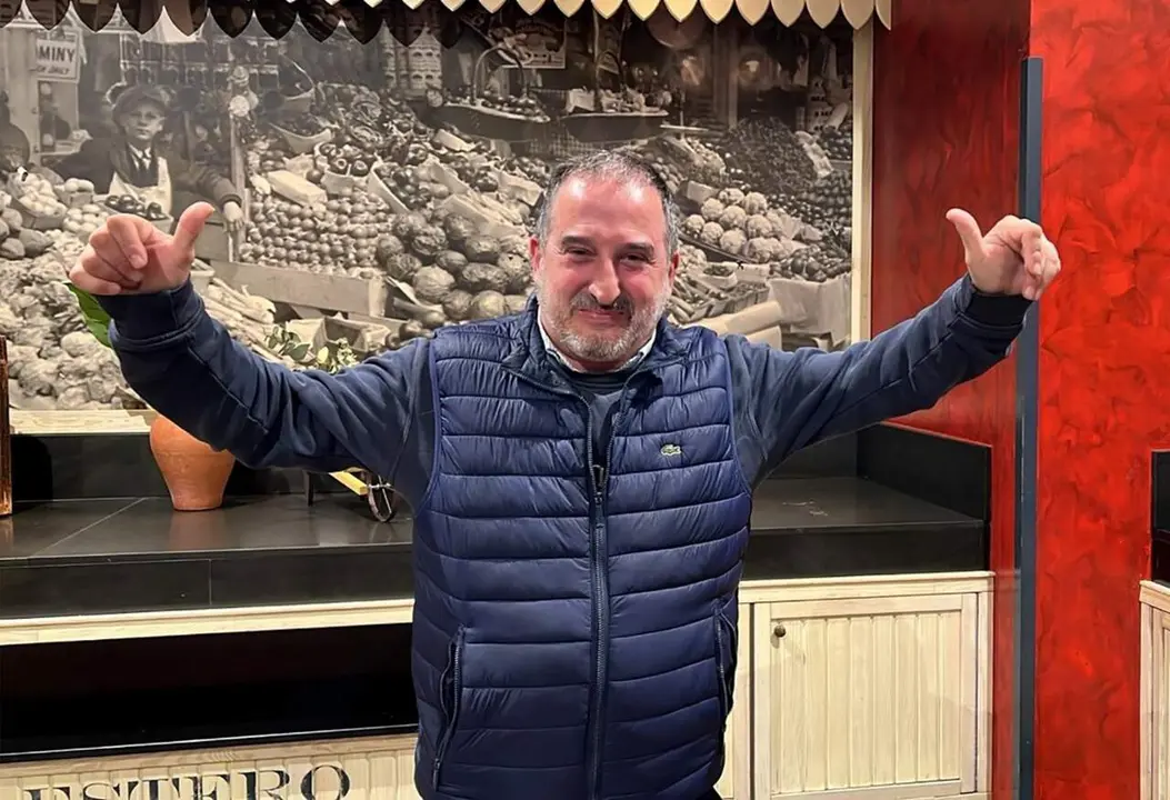 Jos&eacute; Antonio Durnes es el vendedor que ha repartido 21 millones de euros en el Extra del D&iacute;a del Padre de la ONCE en Zuera (Zaragoza). / ONCE