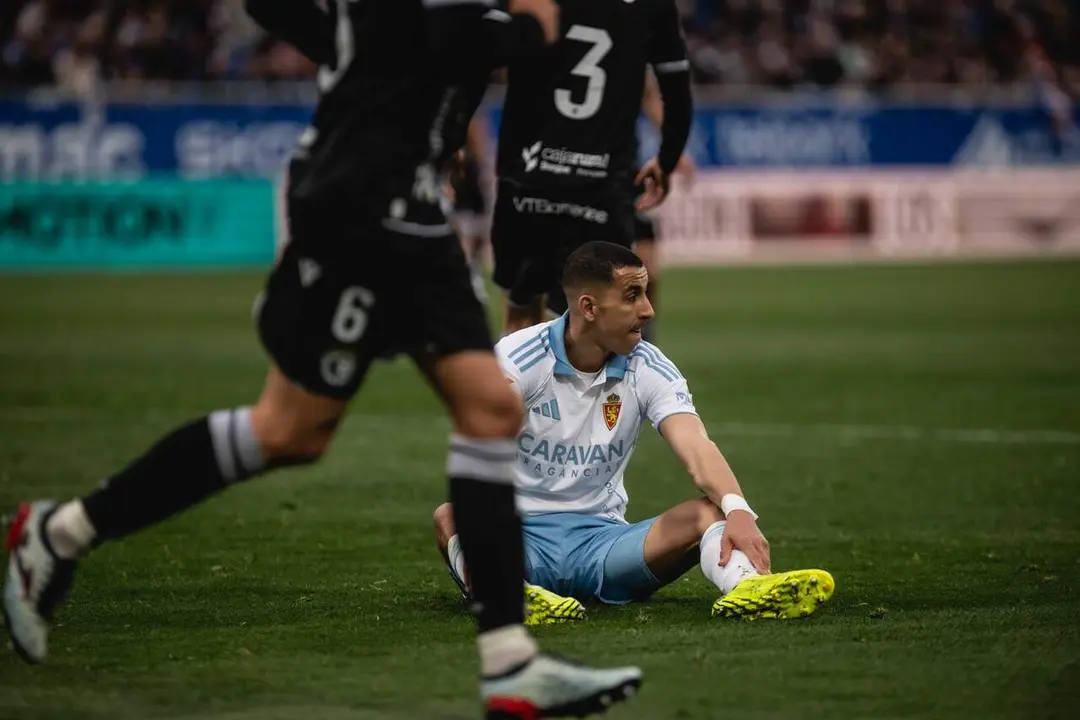 El Yamiq durante el Real Zaragoza - Burgos / Marcos Cebri&aacute;n