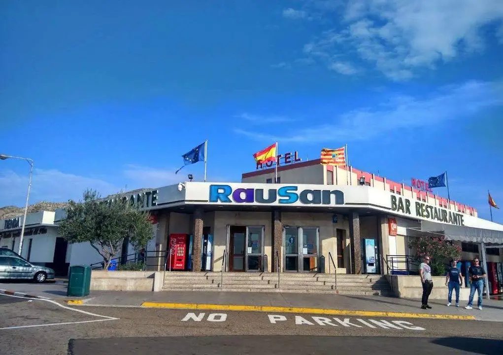 Imagen del estacionamiento contralado en Alfajar&iacute;n donde sucedieron los hechos/Google Maps