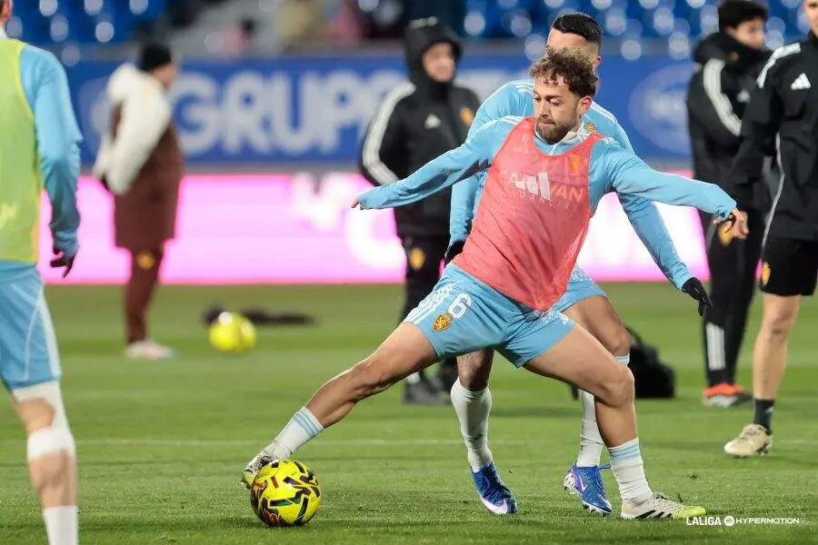 Keidi Bare durante un calentamiento con el Real Zaragoza / LaLiga