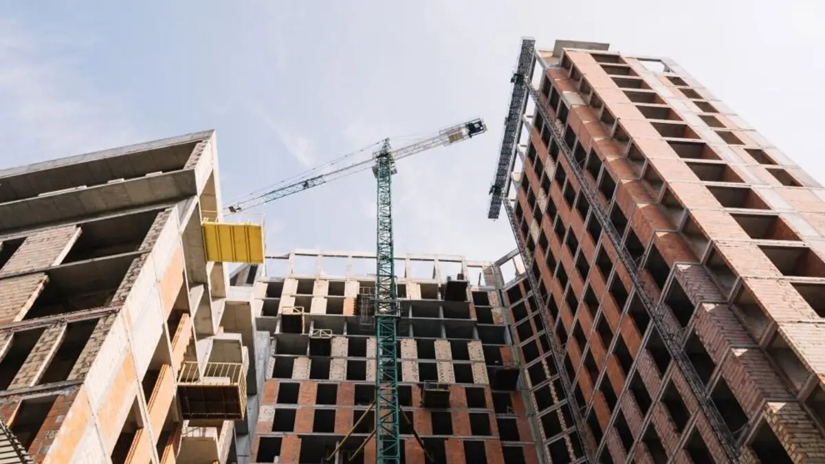 Un edificio de viviendas en construcci&oacute;n / HOY ARAG&Oacute;N