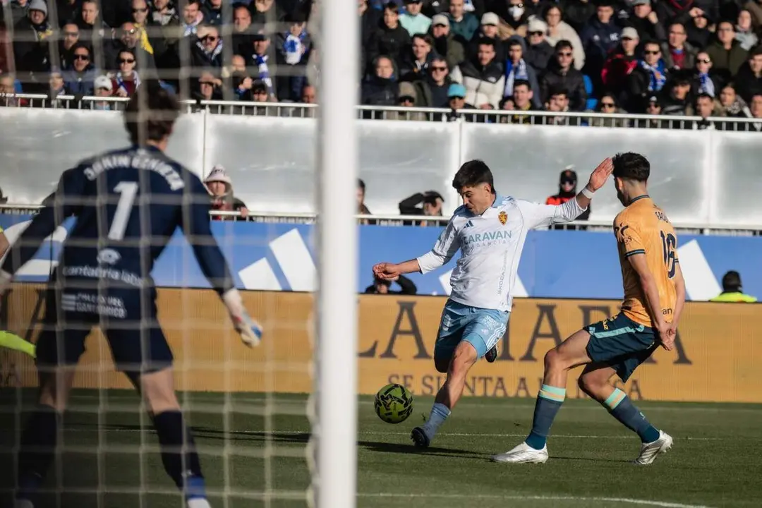 Mart&iacute;n Aguirregabiria durante el Real Zaragoza - Racing de Santander / Marcos Cebri&aacute;n