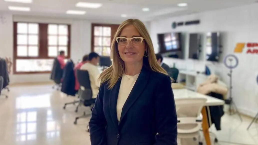 Blanca Solans en la redacci&oacute;n de HOY ARAG&Oacute;N. /HA