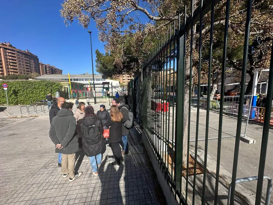La portavoz socialista, Lola Ranera, y del diputado del PSOE en las Cortes de Arag&oacute;n, Jorge Pastor, que se han trasladado hasta los colegios p&uacute;blicos Ces&aacute;reo Alierta y Doctor Az&uacute;a en Zaragoza. /PSOE
